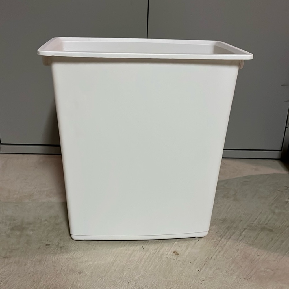 White Garbage Can Wastebasket Home Decor for Kitchen, Bathroom, Laundry Room